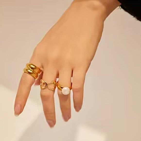 NWT White Pearl Ring Sz.9 18K Hold Plated Minimalist Classic - Picture 7 of 8